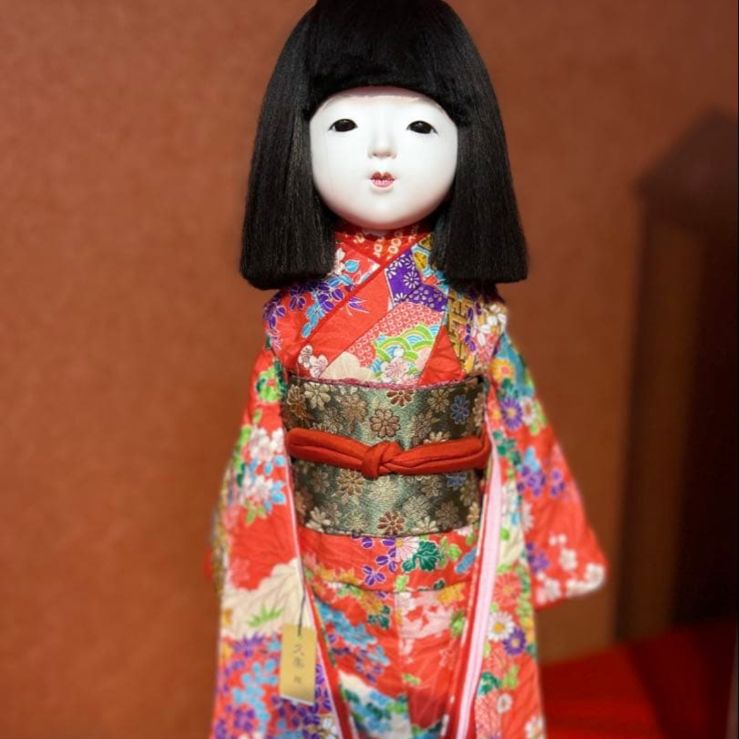 市松人形 久楽朋　サイズ34 綸子赤　菊柄地文　四季の花　s-631 市松人形 久楽朋 サイズ34 綸子赤 菊柄地文 四季の花 s-631 K - メルカリ
