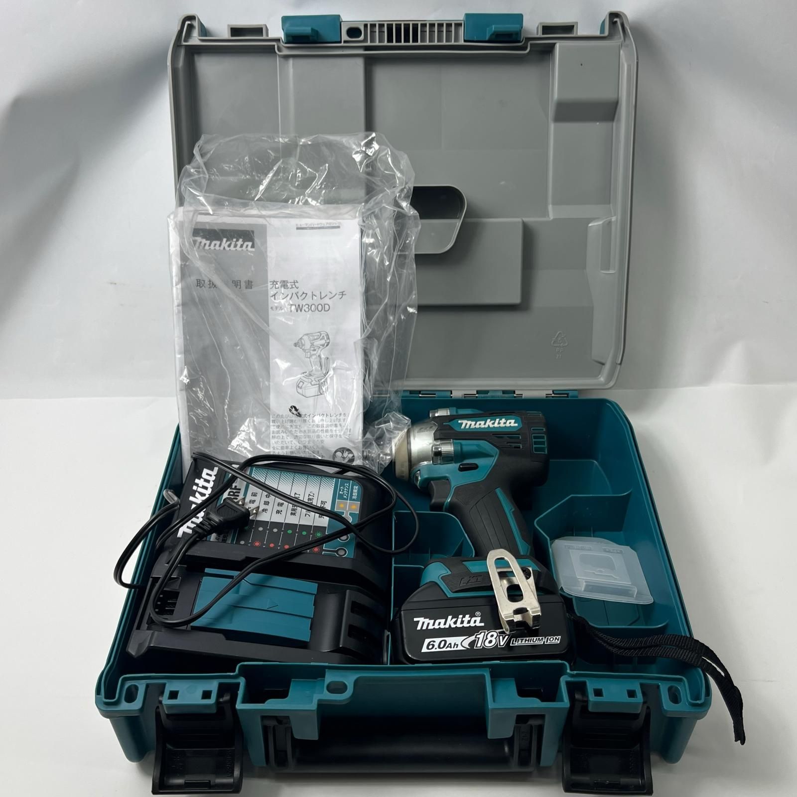 MAKITA マキタ インパクトレンチ 充電器・充電池1個・ケース付 コードレス式 TW300D ブルー