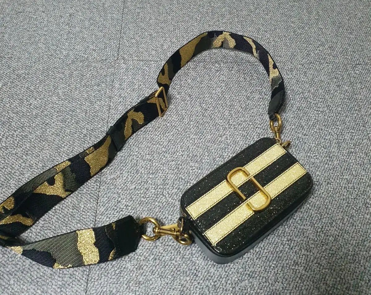 マークジェイコブス スナップショット クロスバック 出品
