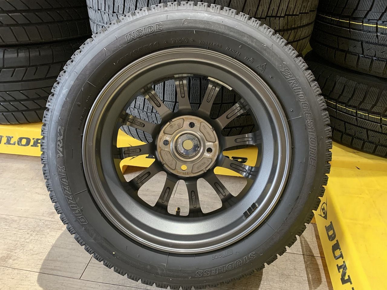 2605041】スタッドレス BALMINUM 14インチ 4.5J +45 PCD100 4H VRX2