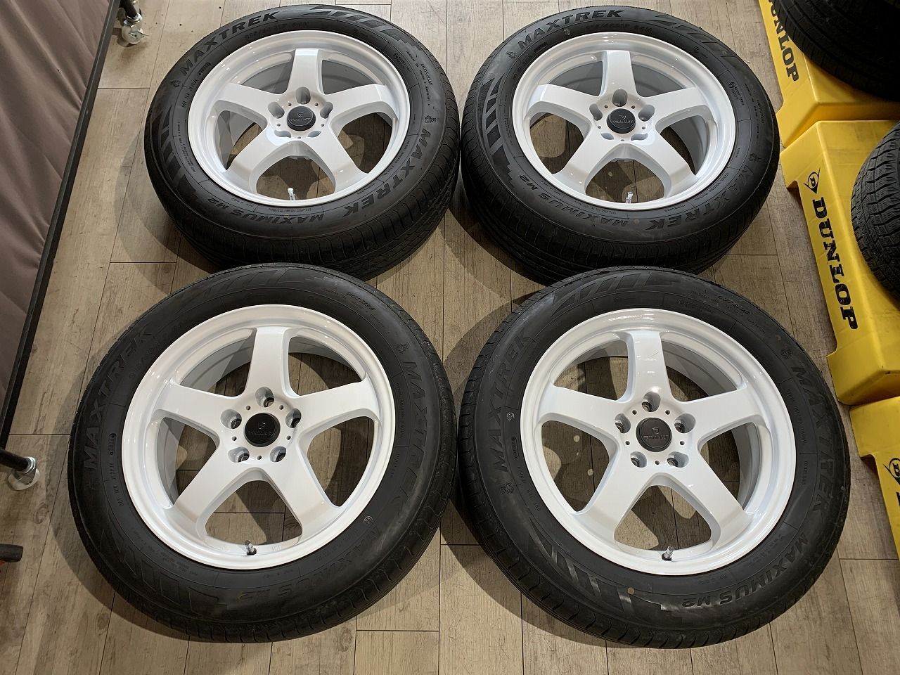【2605050】FINALIST 17インチ 7J +38 PCD114.3 5H MAXTREK 215/60R17 2024年 アルファード ヴェルファイア C-HR エスティマ カローラクロス エクストレイル エルグランド UX CX-30 等