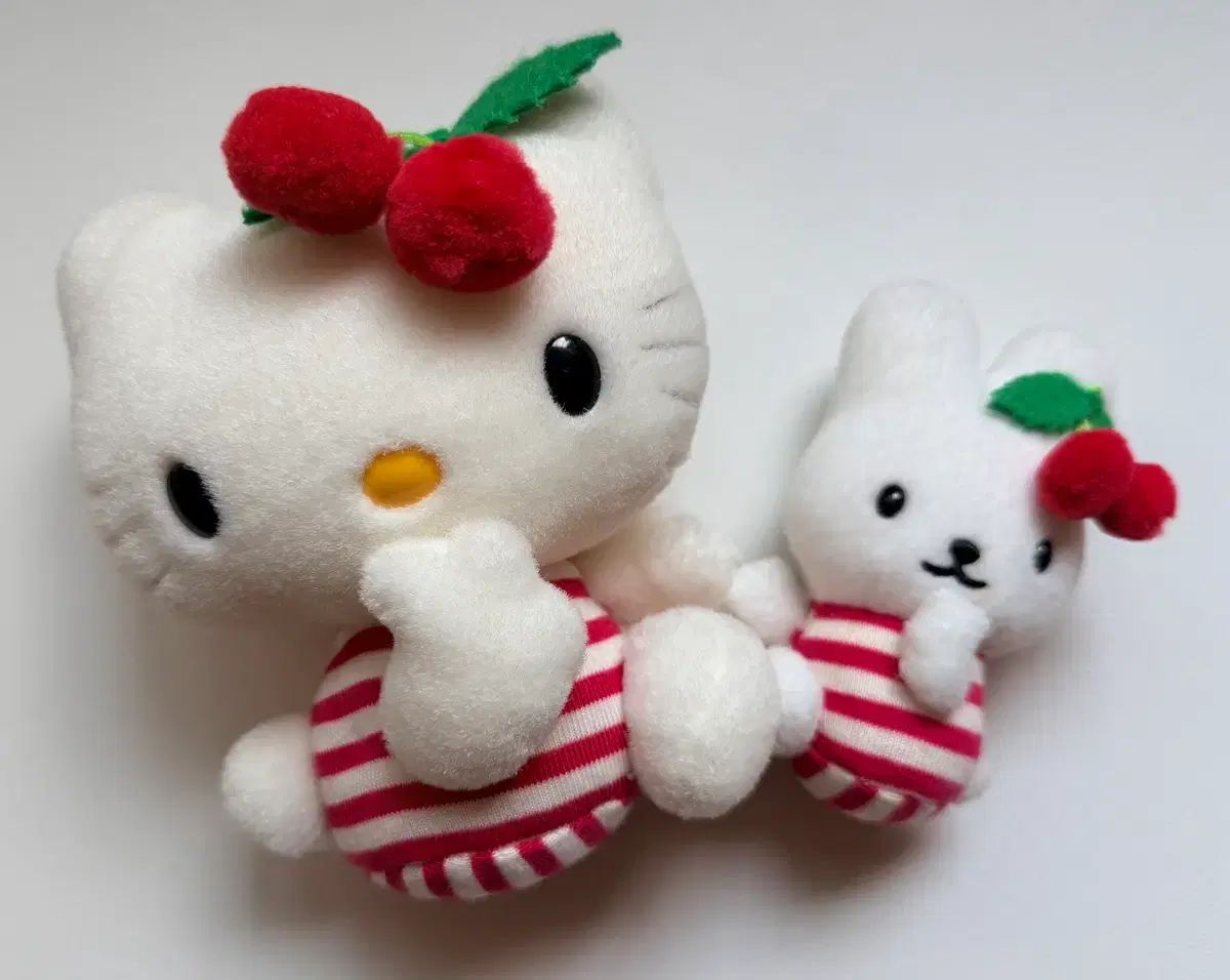 2003 クラシック HELLO KITTY カシミア さくらんぼ ぬいぐるみ