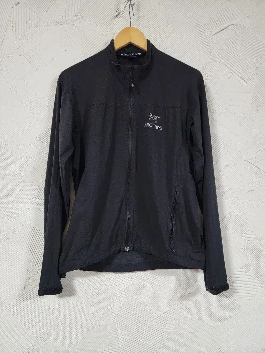 ARC'TERYX アークテリクス ウィンドブレーカー 黒色