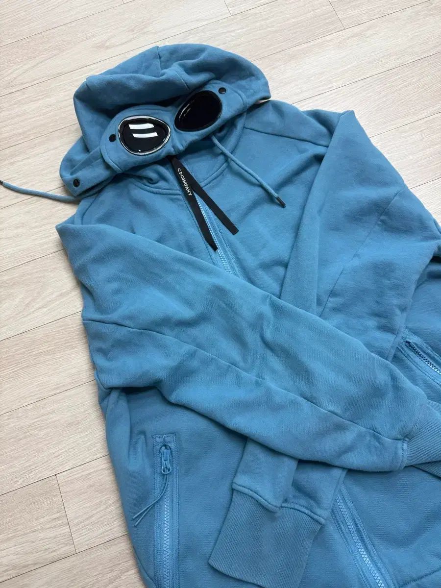 C P company ゴーグル スウェットシャツ