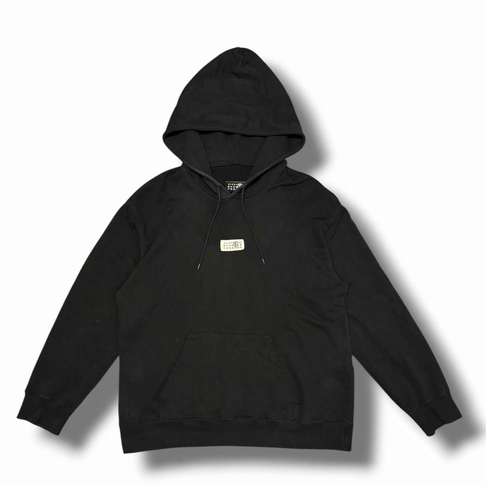 MM6 25AW メゾンマルジェラ ナンバリングロゴスウェットパーカー フーディー エムエムシックス SH0GU0033 M25025 ブラック L （18239M）