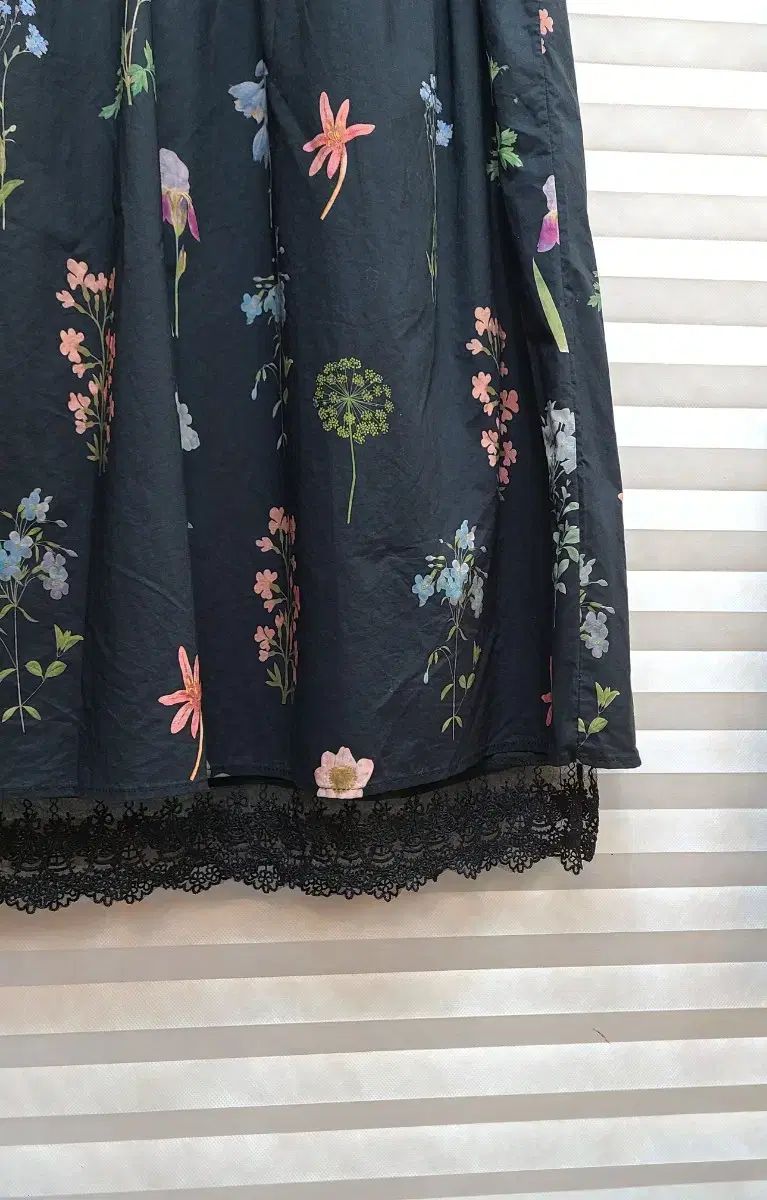 ブラウス & ロング丈ワンピース