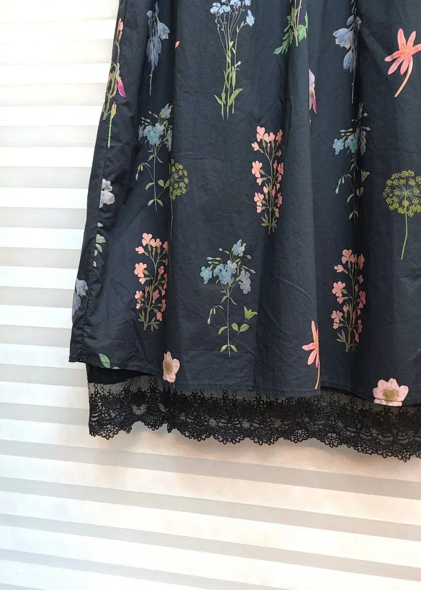 ブラウス & ロング丈ワンピース