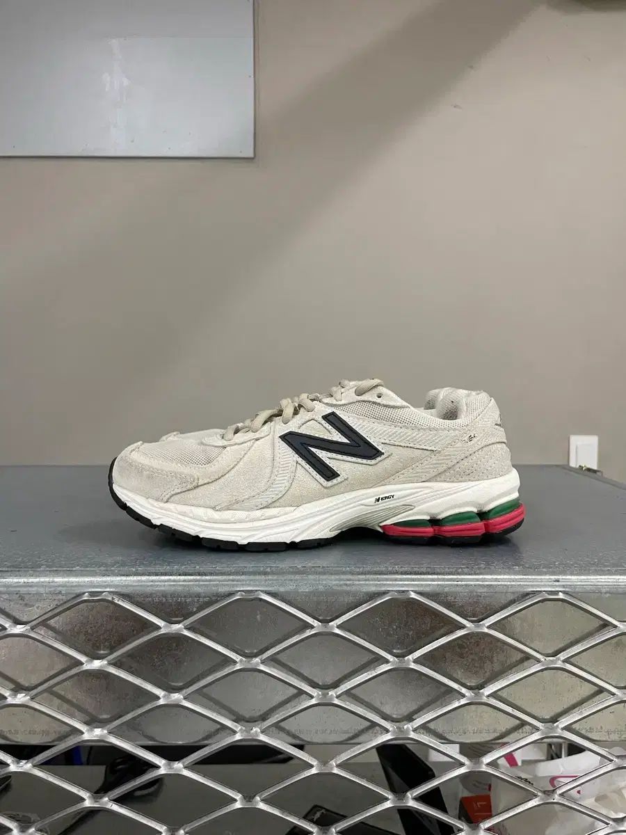 ニューバランス 860v2 クリーム ベージュ 235