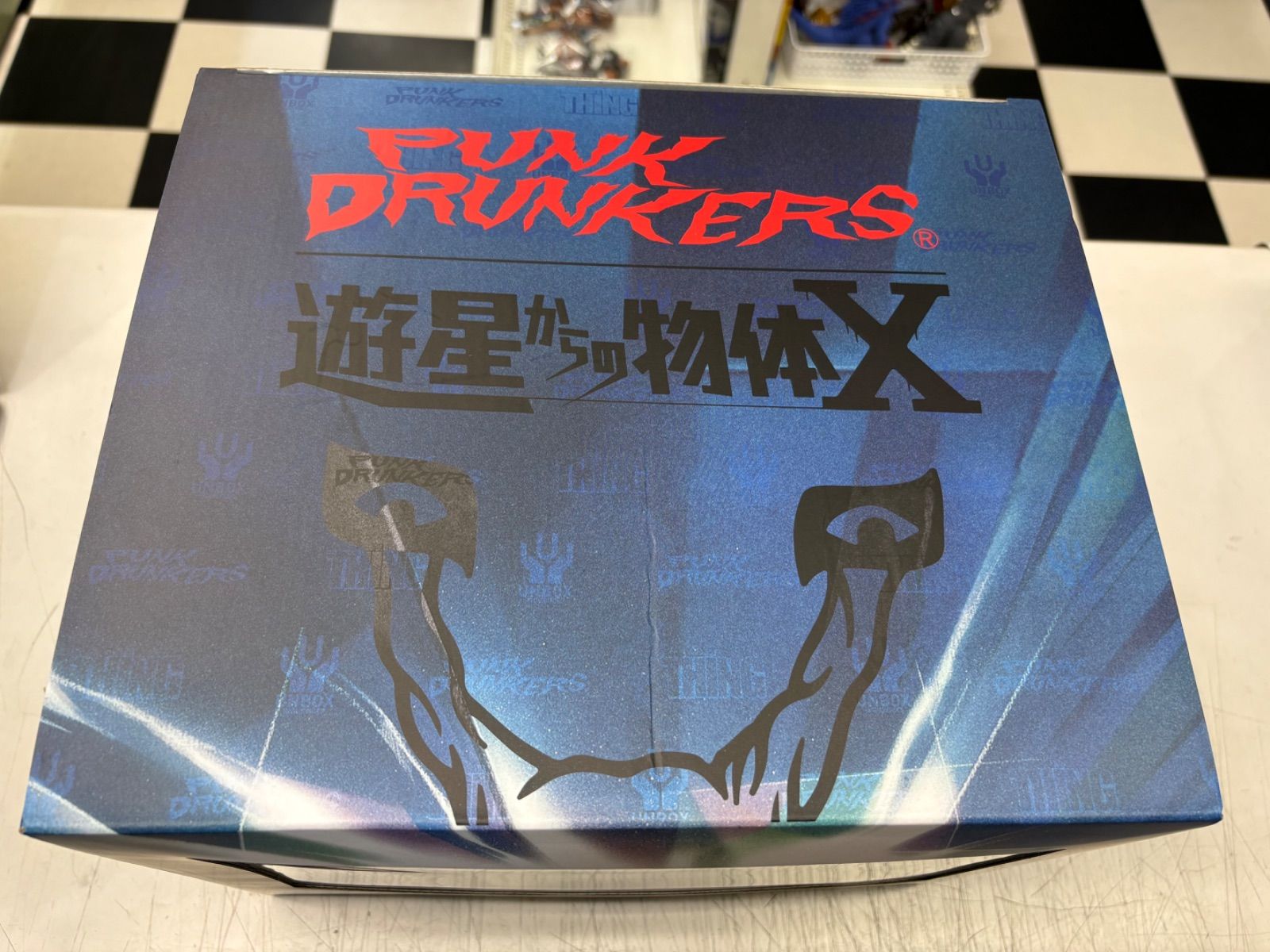 UNBOX INDUSTRIESソフビ 遊星からの物体X X PUNK DRUNKERS アイツ