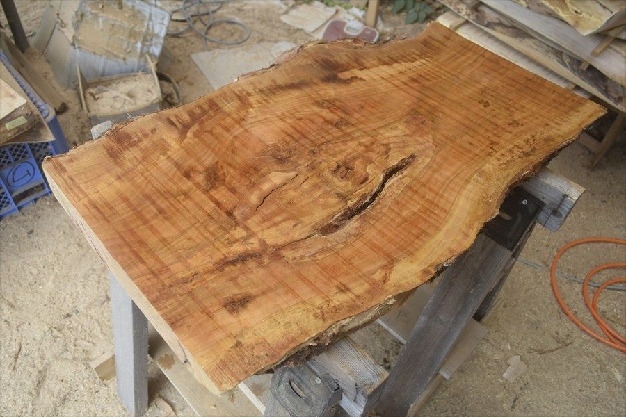 アウトレット サクラ(桜)の一枚板 長さ約80cm 幅約40～49～39cm 厚さ約5.8cm DIY用 Z341