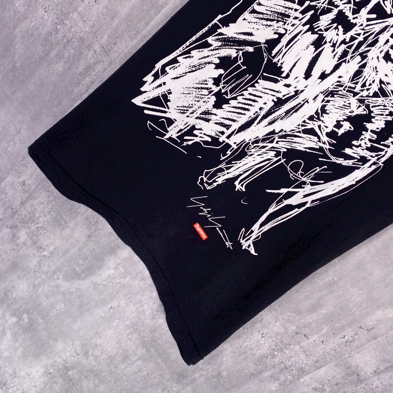 『YOHJI YAMAMOTO × SUPREME』ヨウジヤマモト × シュプリーム (M) 山本耀司グラフィックTシャツ カットソー