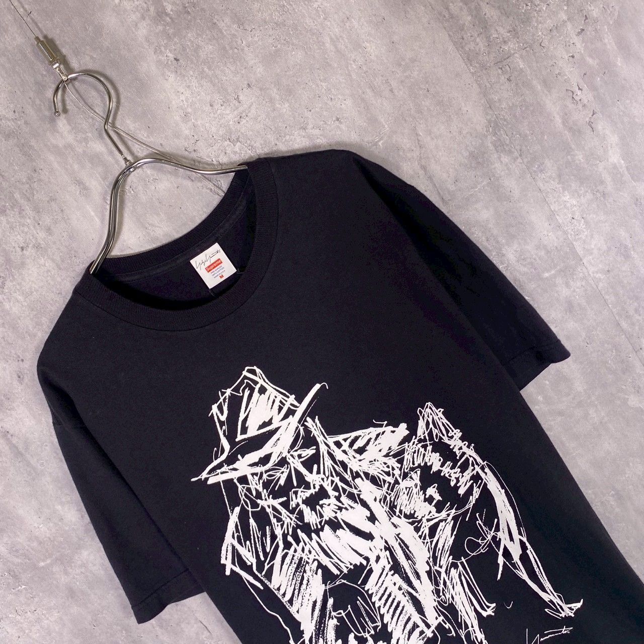 『YOHJI YAMAMOTO × SUPREME』ヨウジヤマモト × シュプリーム (M) 山本耀司グラフィックTシャツ カットソー