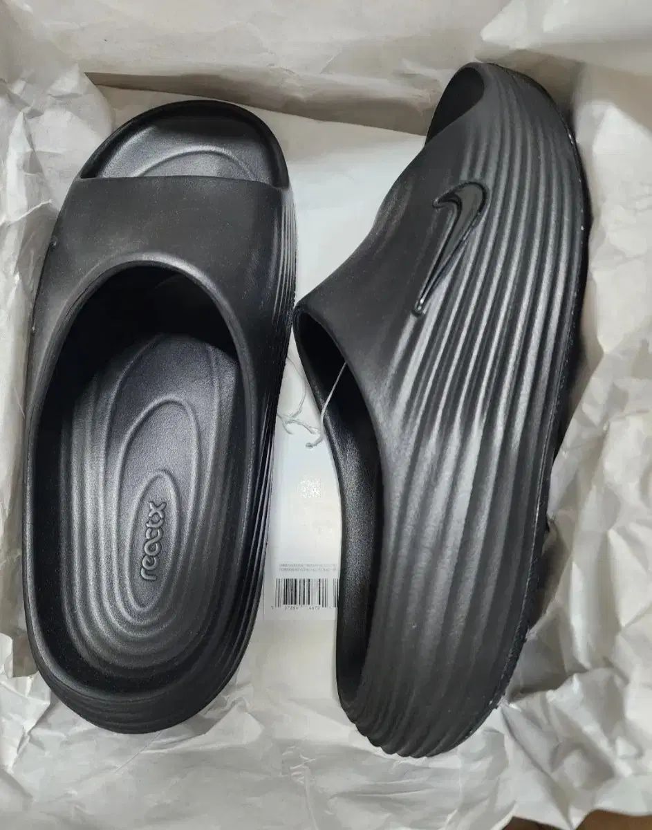 ナイキ リー サージ スリッパ 新品