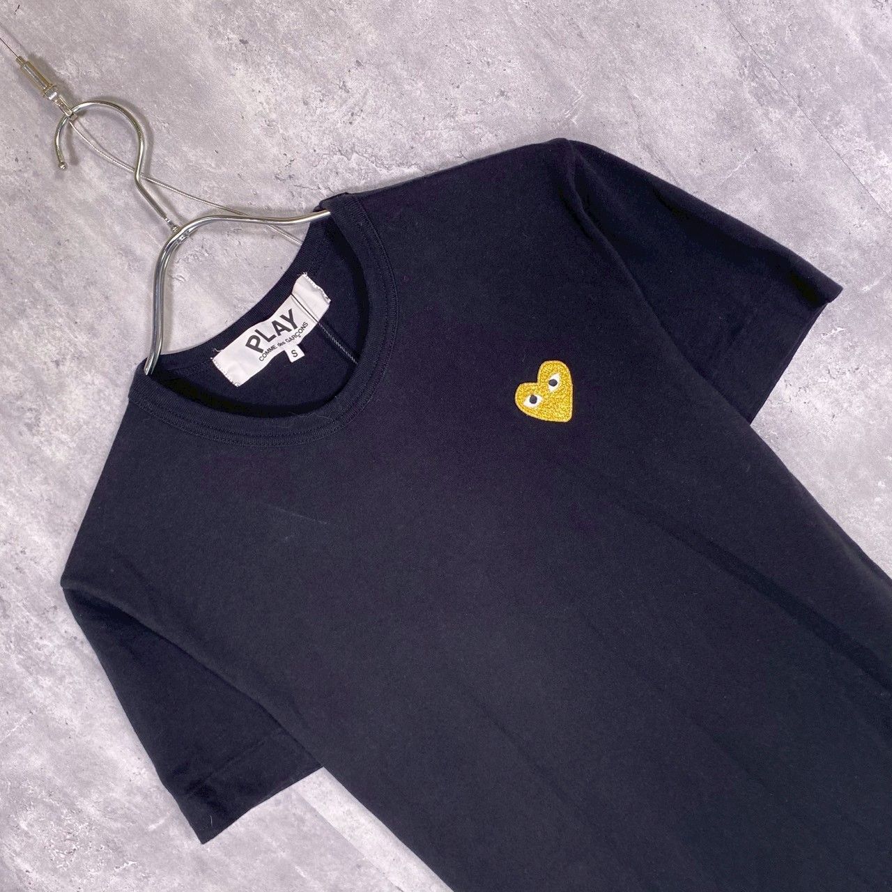 『PLAY COMME des GARÇON』プレイコムデギャルソン (S) ワンポイント刺繍 Tシャツ レディース