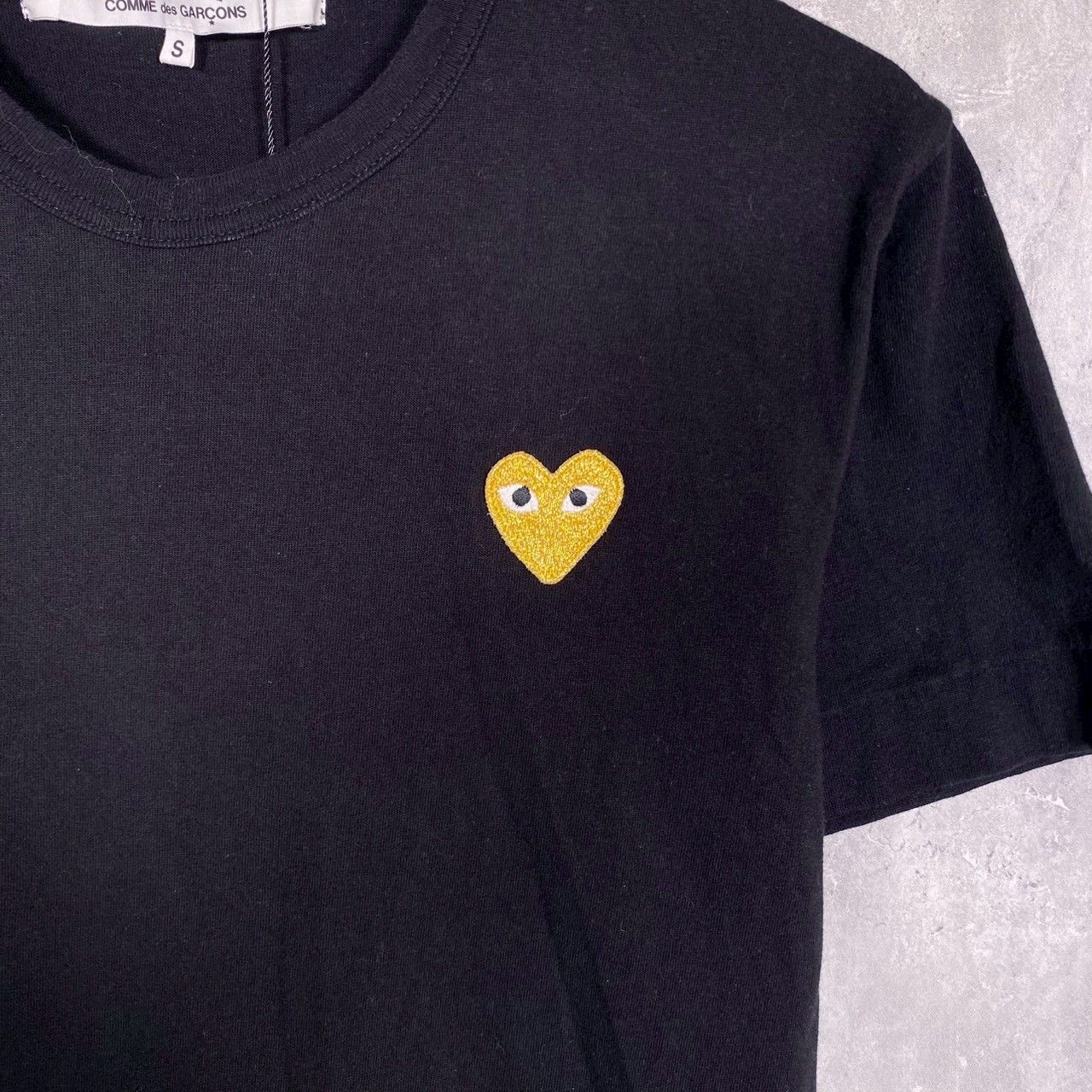 『PLAY COMME des GARÇON』プレイコムデギャルソン (S) ワンポイント刺繍 Tシャツ レディース
