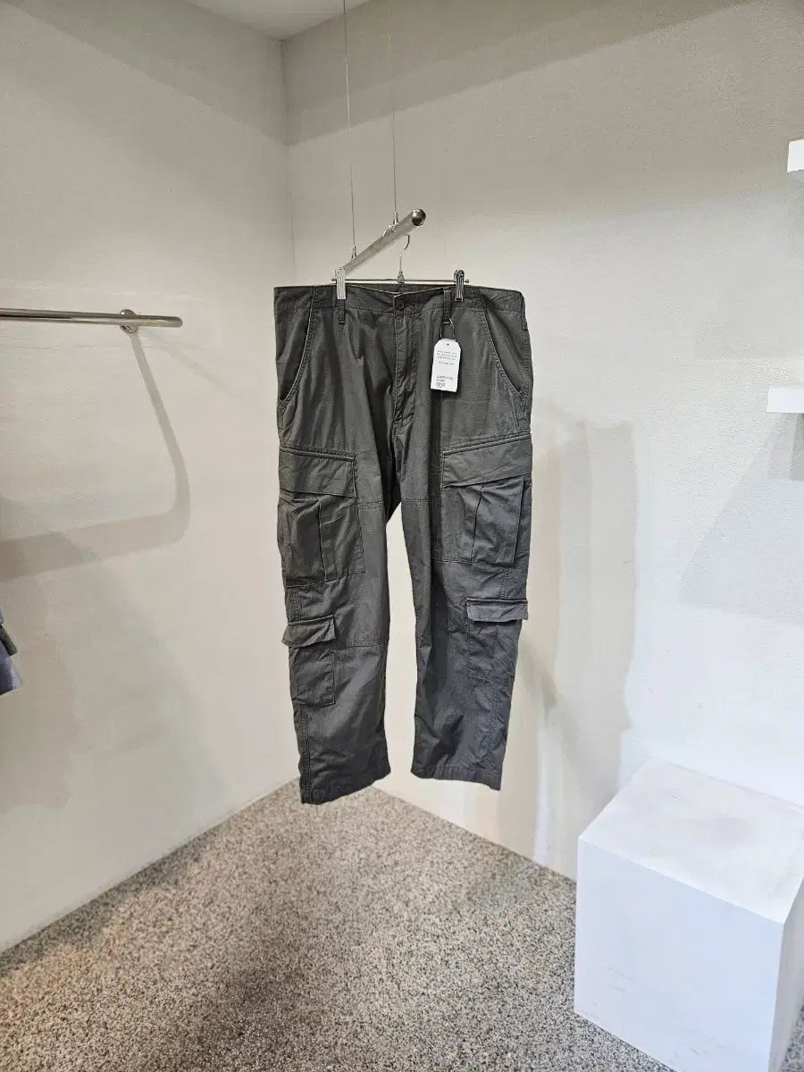 アルファ インダストリーズ カーゴ パンツ