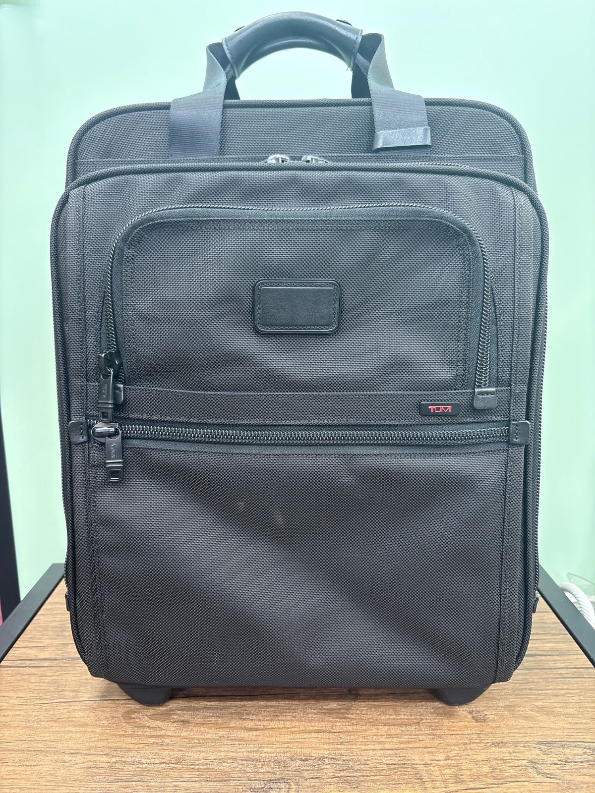 TUMI ALPHA インターナショナル 36L 機内持ち込みok キャリーケース 2輪 送料無料♪