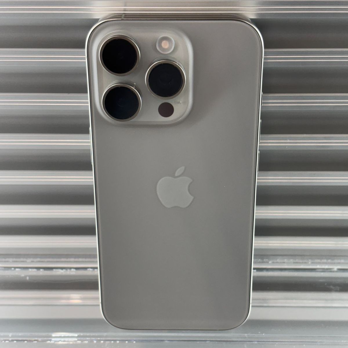 iPhone 16 Pro 256GB ナチュラルチタニウム 純正バッテリー100% SIMフリー