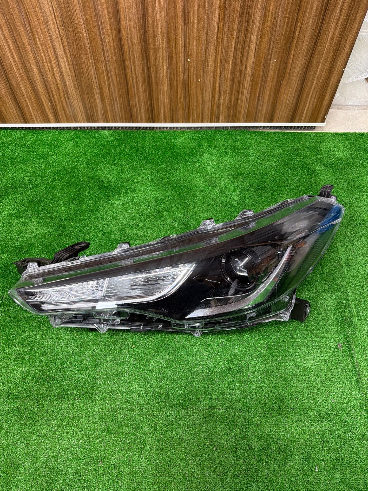 トヨタ　カローラクロス　ZSG10 ZVG11 ZVG13 ZVG15 ZVG16 MXGA10　純正　左側　ヘッドライト　HASCO 16-176 (1689)