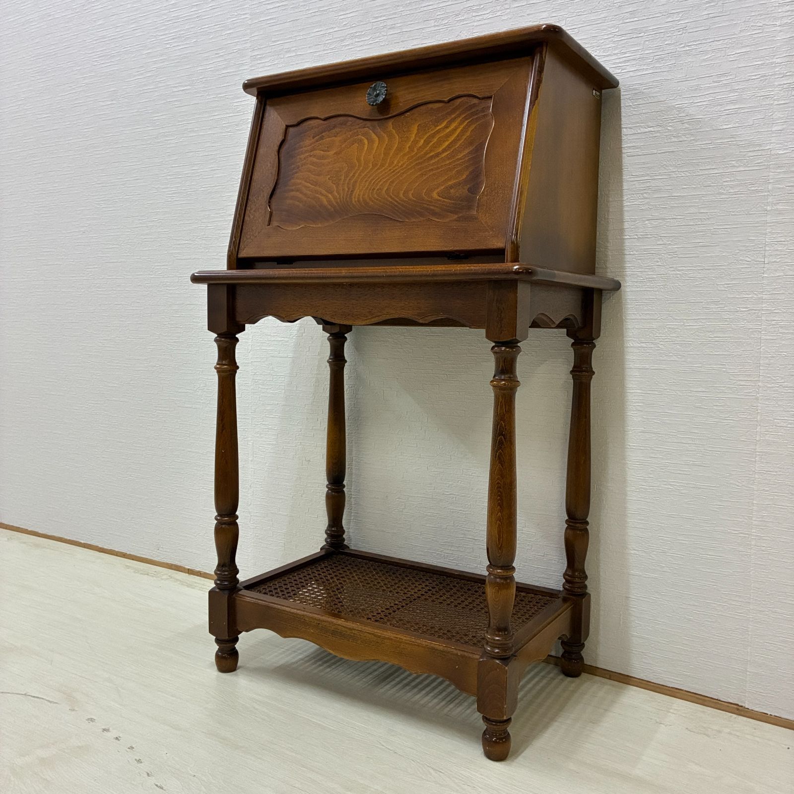 美品♦️国内最高級 カリモク♦️猫脚 コロニアル テーブル♦️時光代理人 事務所使用 メルカリ