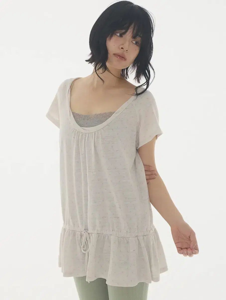 EXPIRED GIRL Still Flower Top Ash Ivory