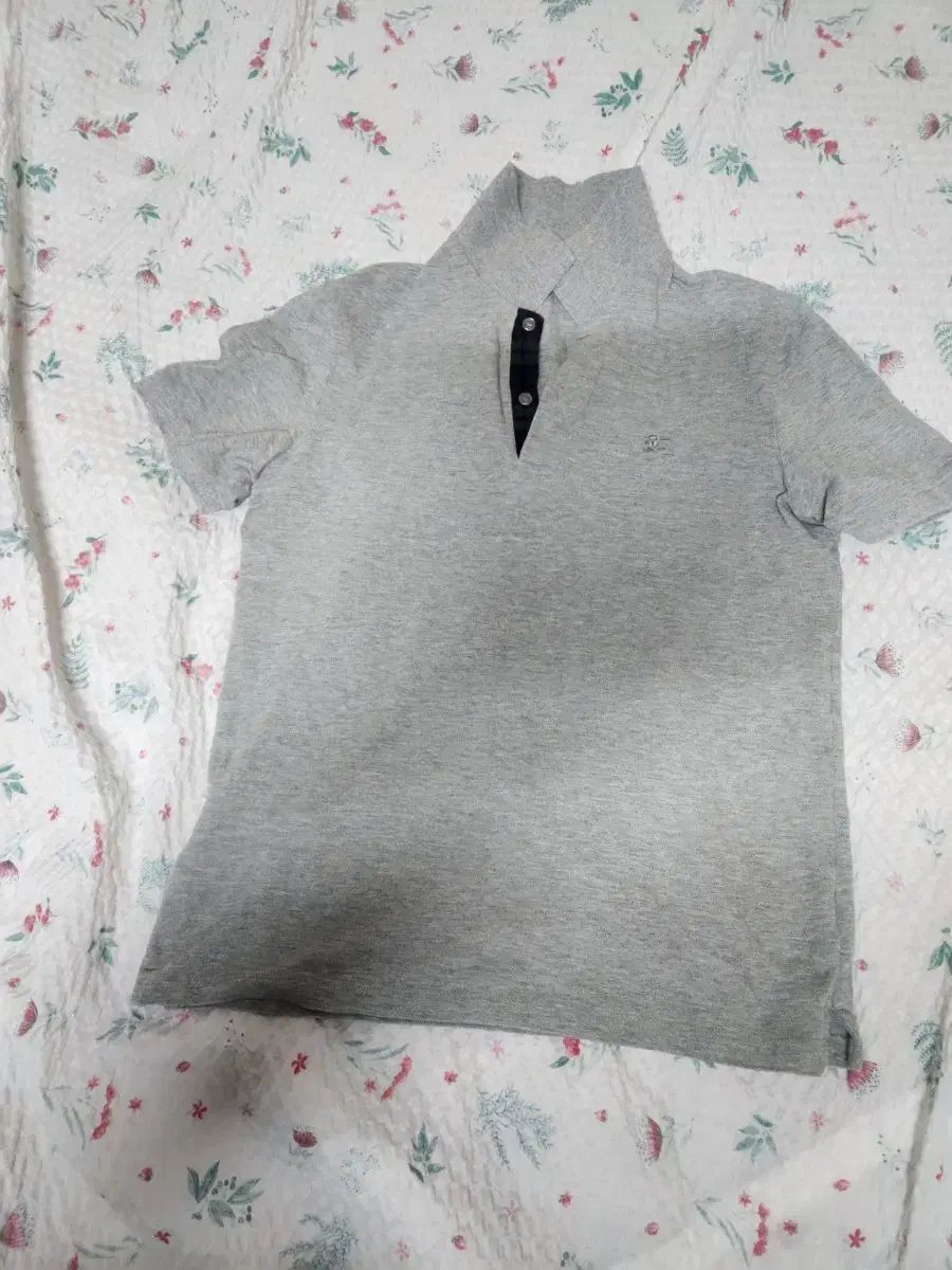 バーバリーTシャツ