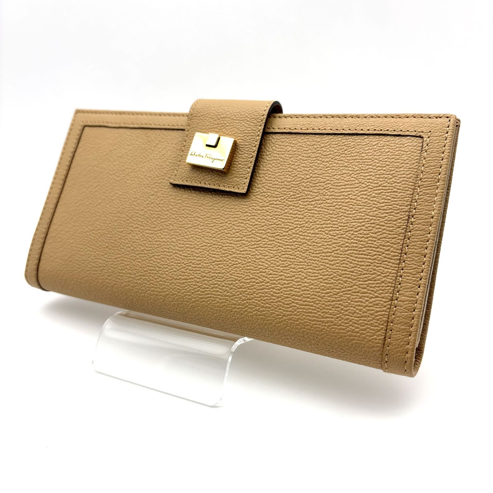 【 箱付／未使用 】Salvatore Ferragamo　サルバトーレフェラガモ　二つ折り長財布　レザー　ベージュ