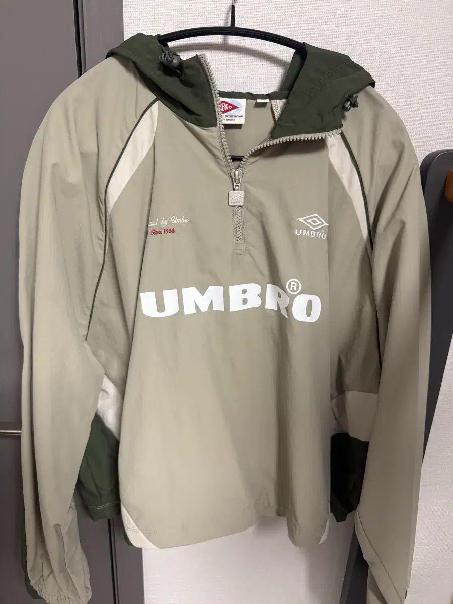アンブロ Anorak（アノラック） ウィンドブレーカー sサイズ