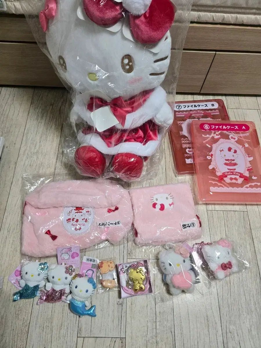 ハローキティ クージー キーホルダー ポップアップガチャ まとめ売り 14,720円