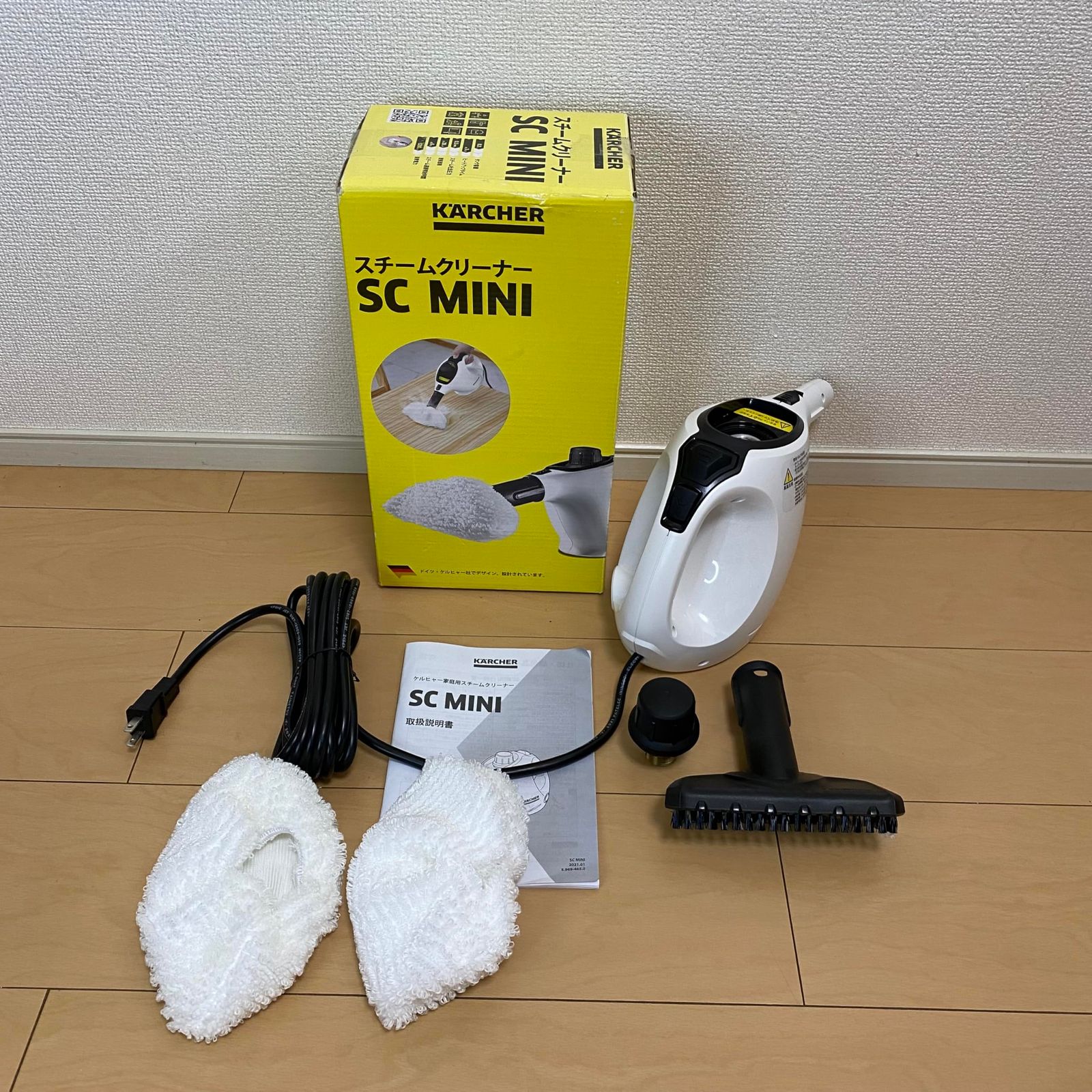 ☆新品☆ケルヒャー(Karcher) スチームクリーナー SC MINI 毎日のちょっと使いに最適なコンパクトモデル ハンディ 軽量 高温で安定した蒸気のボイラー式加熱 しつこい汚れを浮かす 水だけ除菌消臭 油汚れ カーペット さらさらフローリング 水垢 キッ