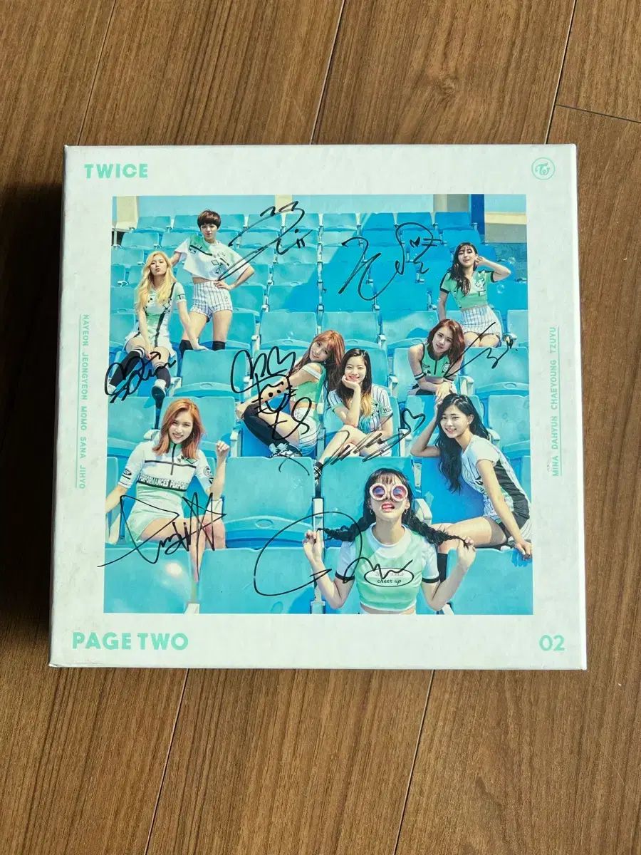 TWICE（トゥワイス）PAGE TWO サイン入り アルバム