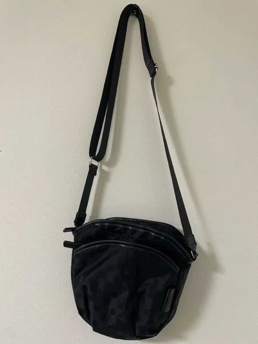 득템찬스)新品)YOHJI YAMAMOTO ヨウジヤマモト Ysaccs クロスバック(ユニセックス)