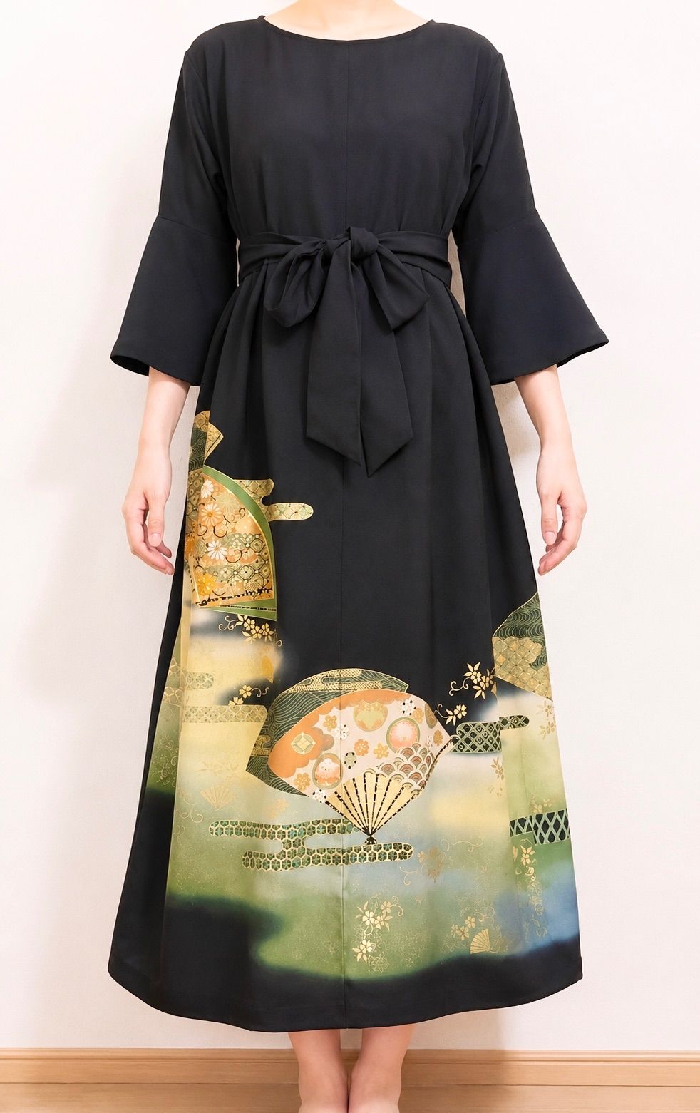 一点物 着物リメイク ロングワンピース ドレス 黒留袖 正絹 扇面花文 金彩