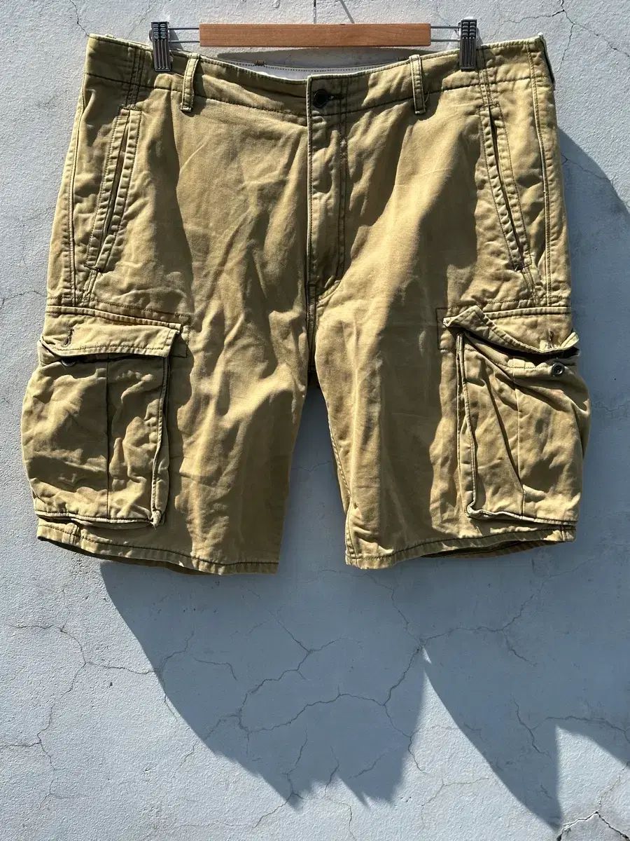 38 リーバイス マスタード カーゴ ハーフパンツ