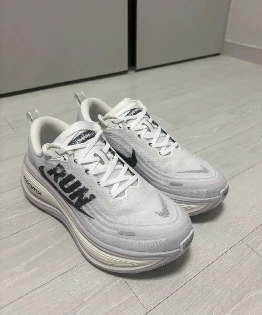 ナイキ ボメロ PLUS