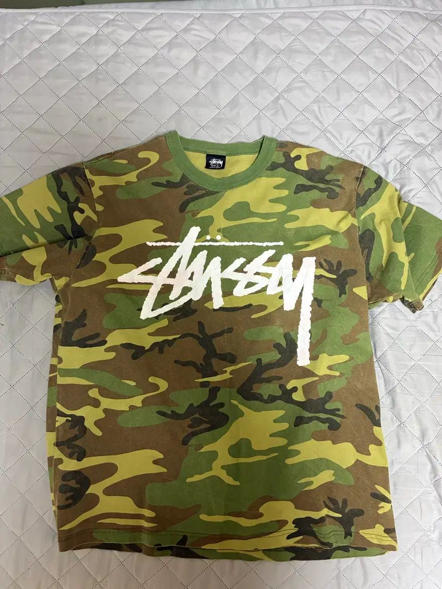 STUSSY カモフラ Tシャツ