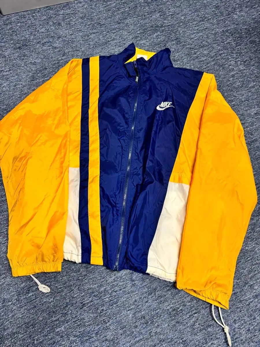 ヴィンテージ オールドスクール NIKE ウィンドブレーカー