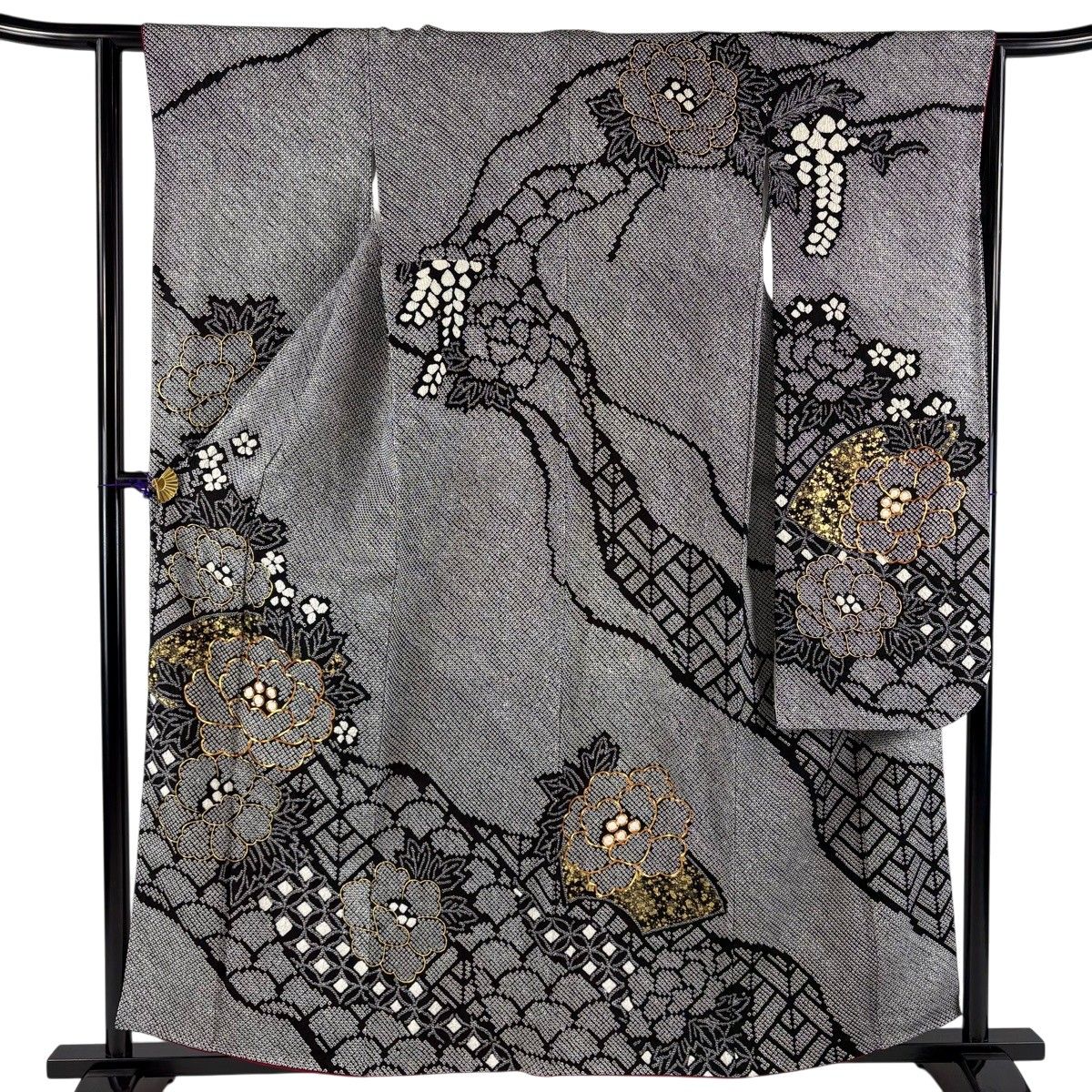【美品】 振袖 身丈157cm 裄丈62.5cm S 袷 やまと 牡丹 七宝 絞り 金糸 黒灰 正絹 名品 【中古】