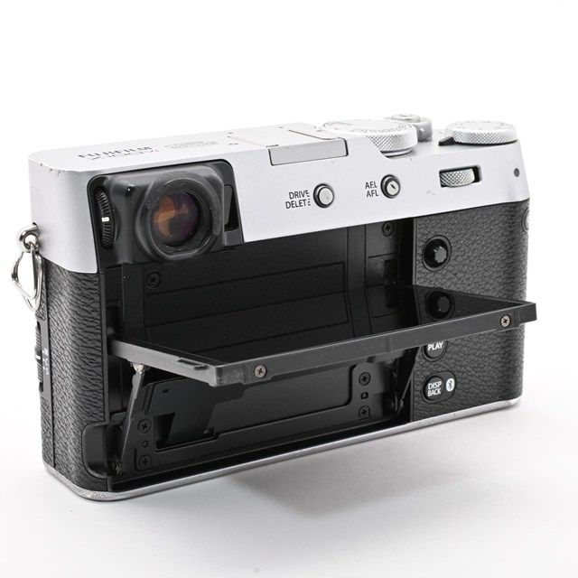 ＜並品＞ 富士フイルム FUJIFILM X100VI　シルバー