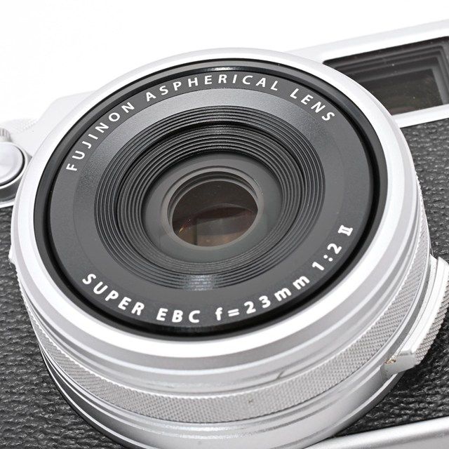 ＜並品＞ 富士フイルム FUJIFILM X100VI　シルバー