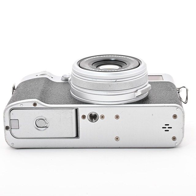 ＜並品＞ 富士フイルム FUJIFILM X100VI　シルバー