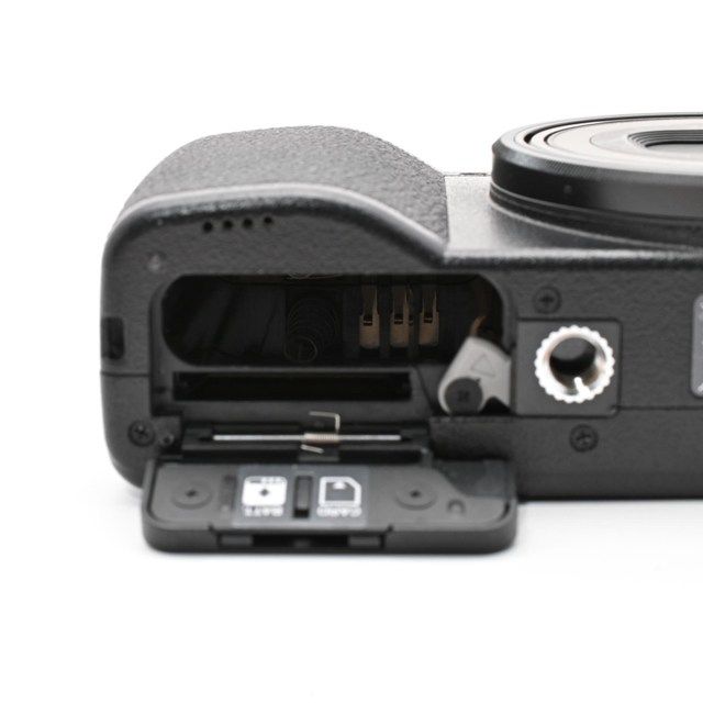 良品＞ RICOH GR III｜高級コンパクトデジタルカメラ｜シャッター数