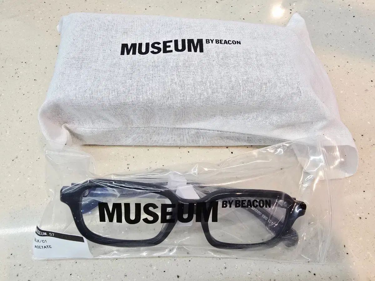 MUSEUM ミュージアム バイ ビーコン 57 黒 未使用品