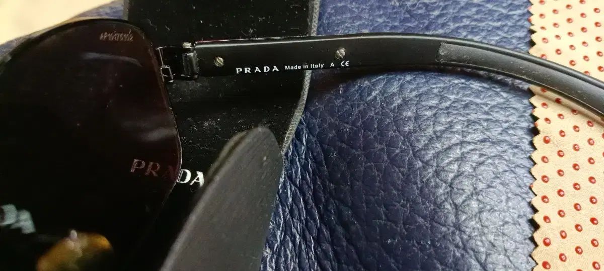 PRADA サングラス