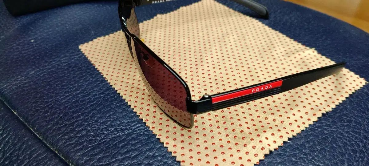 PRADA サングラス