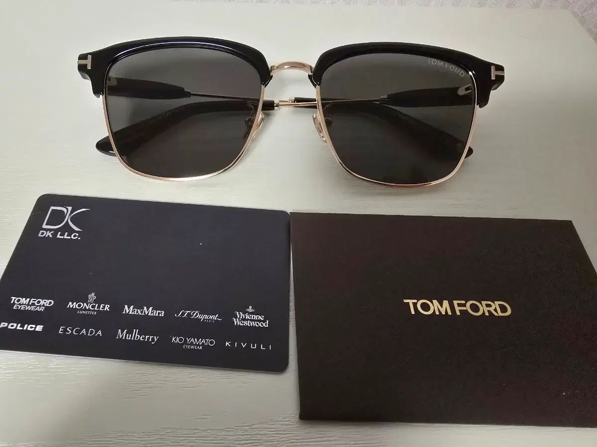 TOM FORD トムフォード TF1242 01A 未使用品 TOM FORD トムフォード TF1242 01A 未使用品