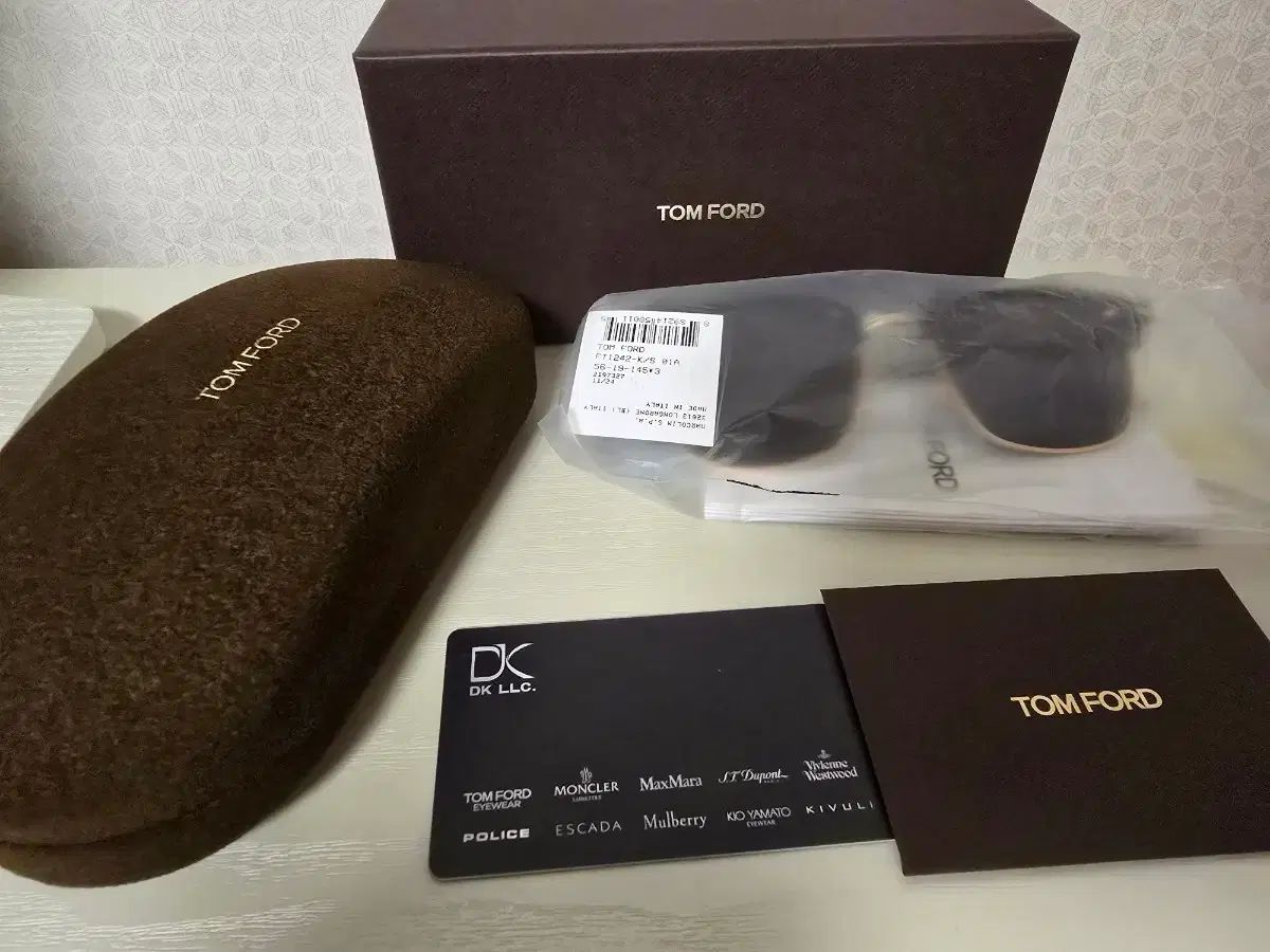 TOM FORD トムフォード TF1242 01A 未使用品