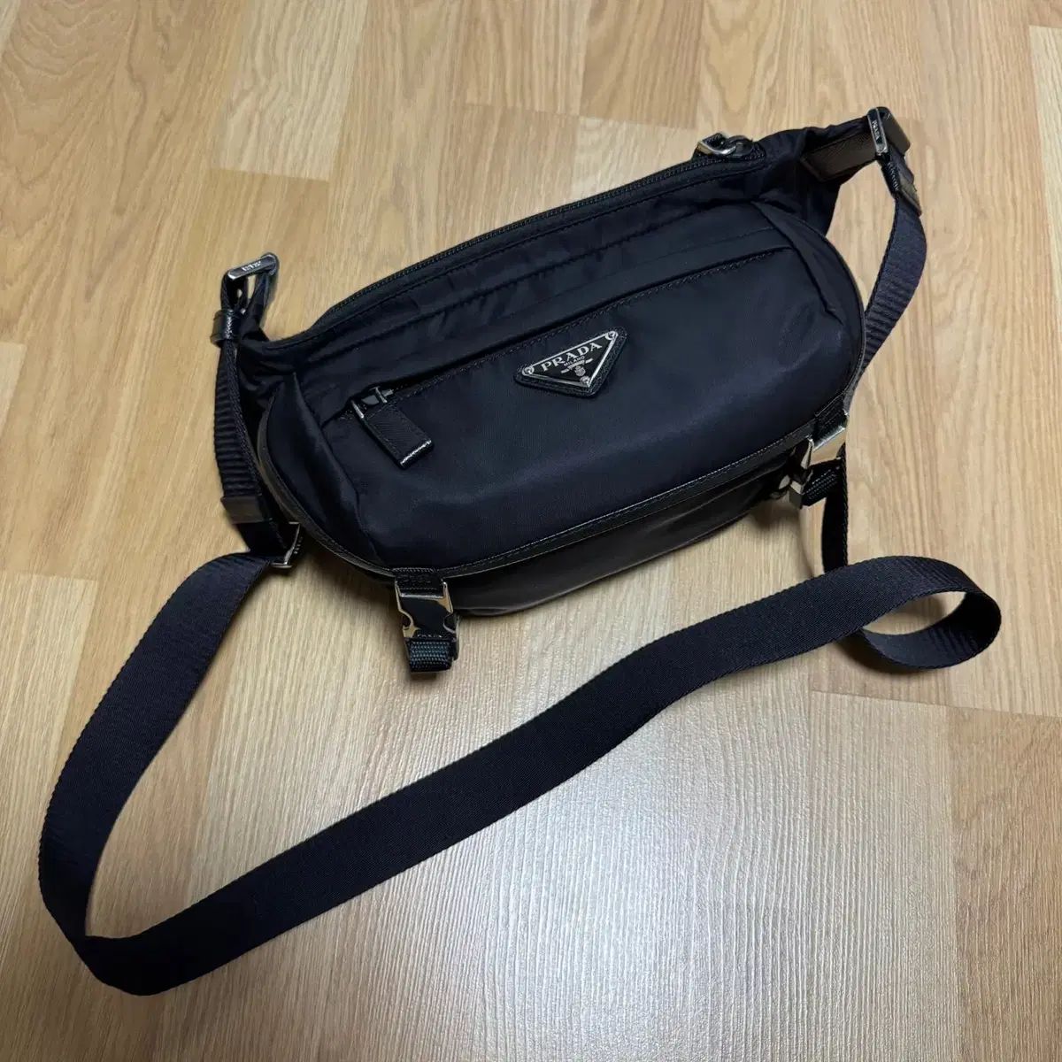 2VH171 PRADA バイカーバッグ スモール