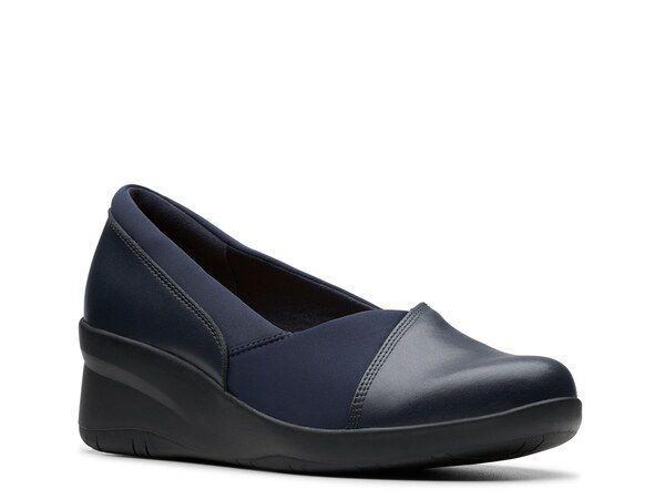 クラークス レディース シューズ スリッポン・ローファー Clarks Suttyn Walk Wedge SlipOn Navy ネイビー