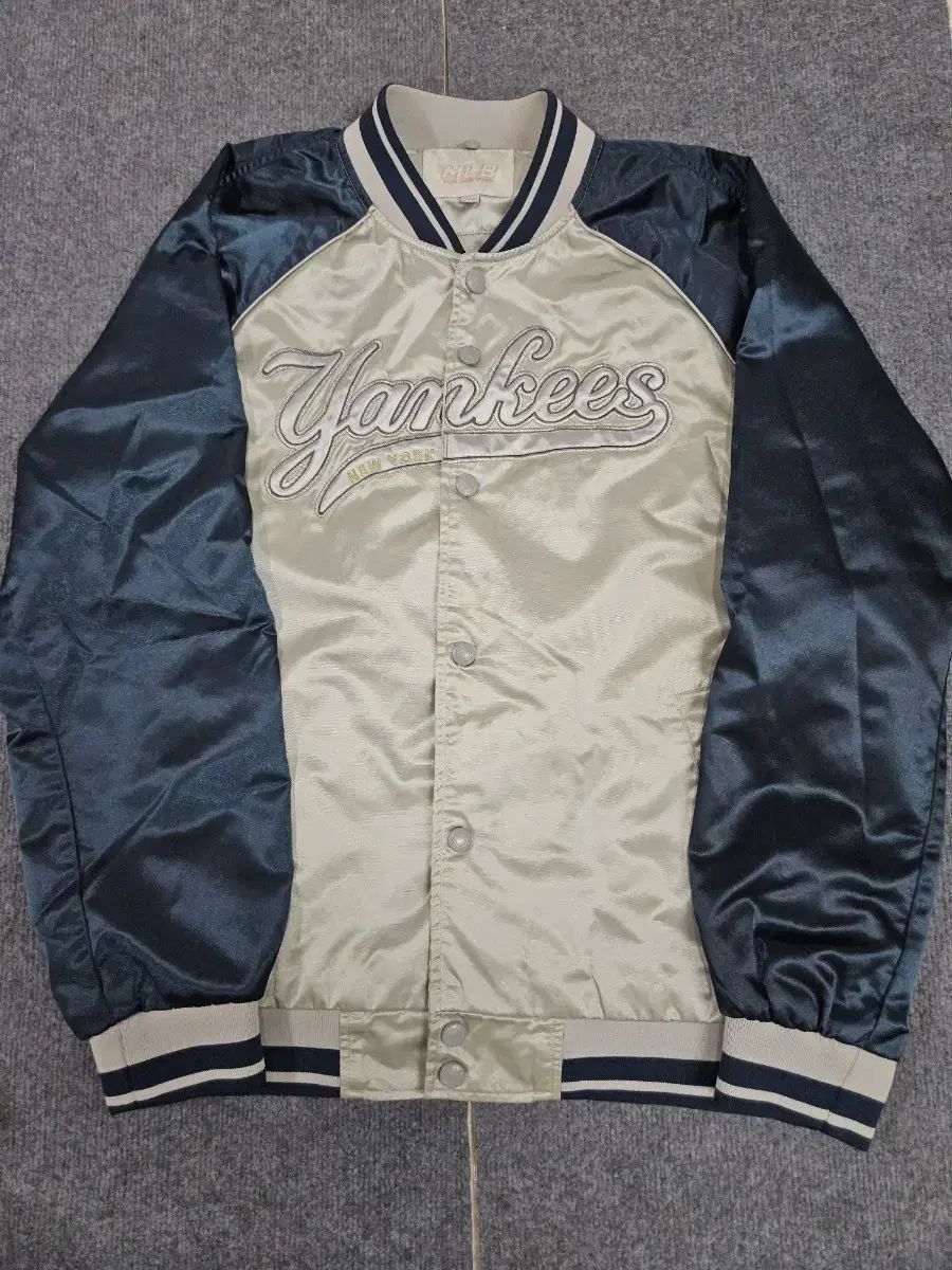 MLB 00s オールドスクール ニューヨークヤンキース ビックロゴ ジャケット